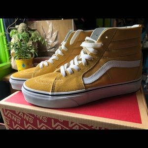 Women’s high top Vans (: